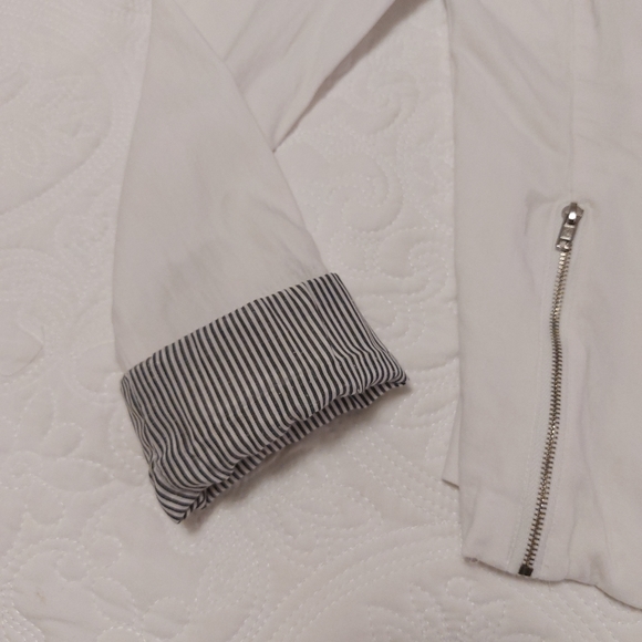 White blazer ○ with zipper pockets + striped cuffs - Picture 4 of 6